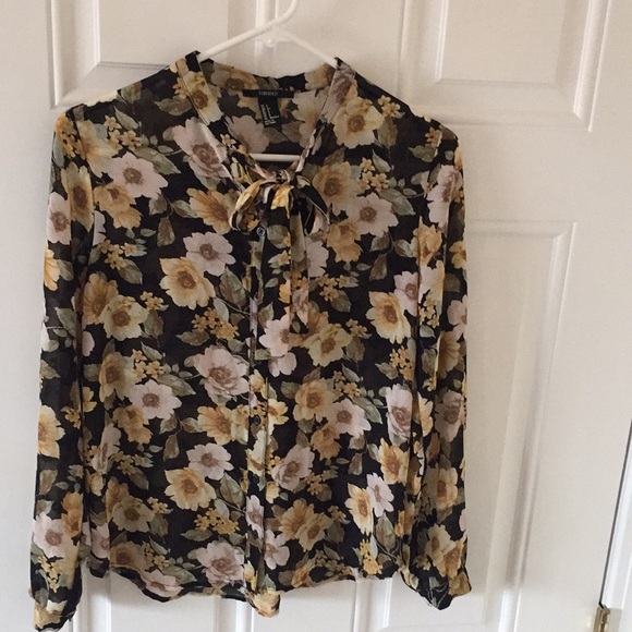 Forever 21 black ,yellow &green floral print shirt - Picture 2 of 6